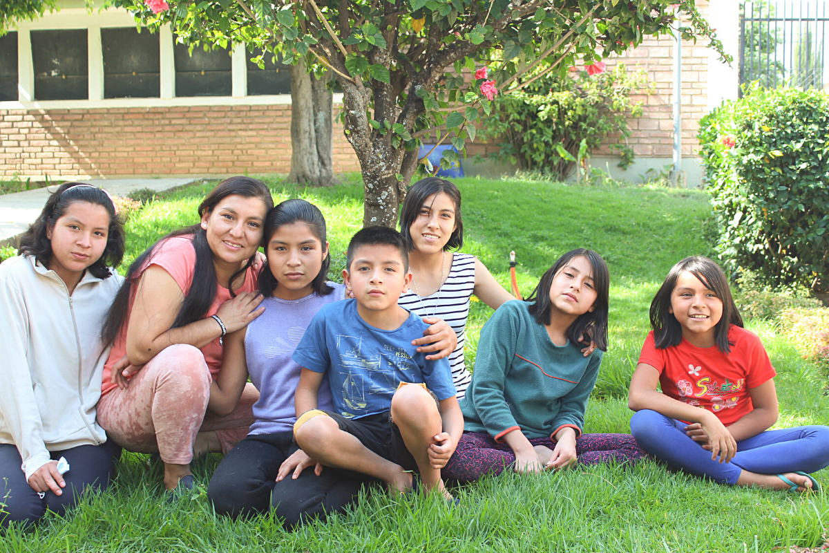The six Alvarez siblings